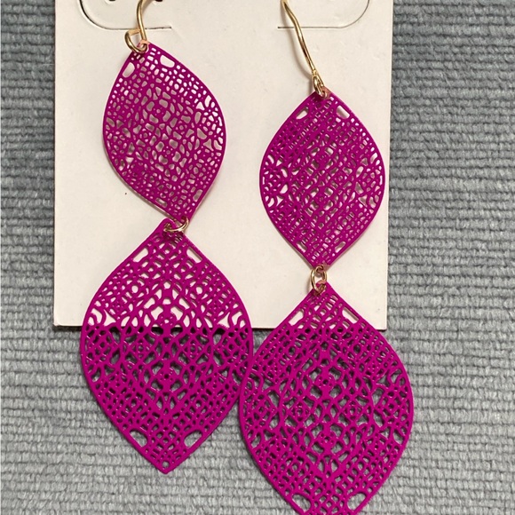 NWT Francesca’s raspberry pink lace, double diamond shaped hook pierced earrings - Picture 2 of 5
